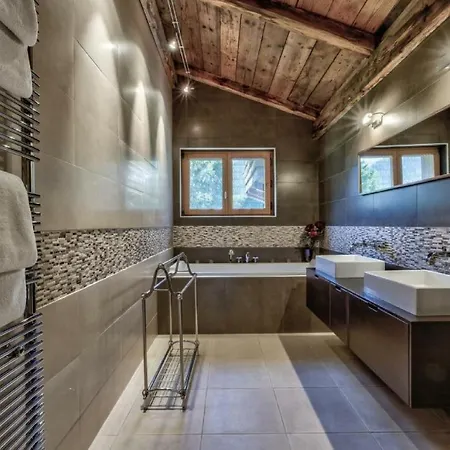 Charming Chalet 5-bedroom In كورمايور